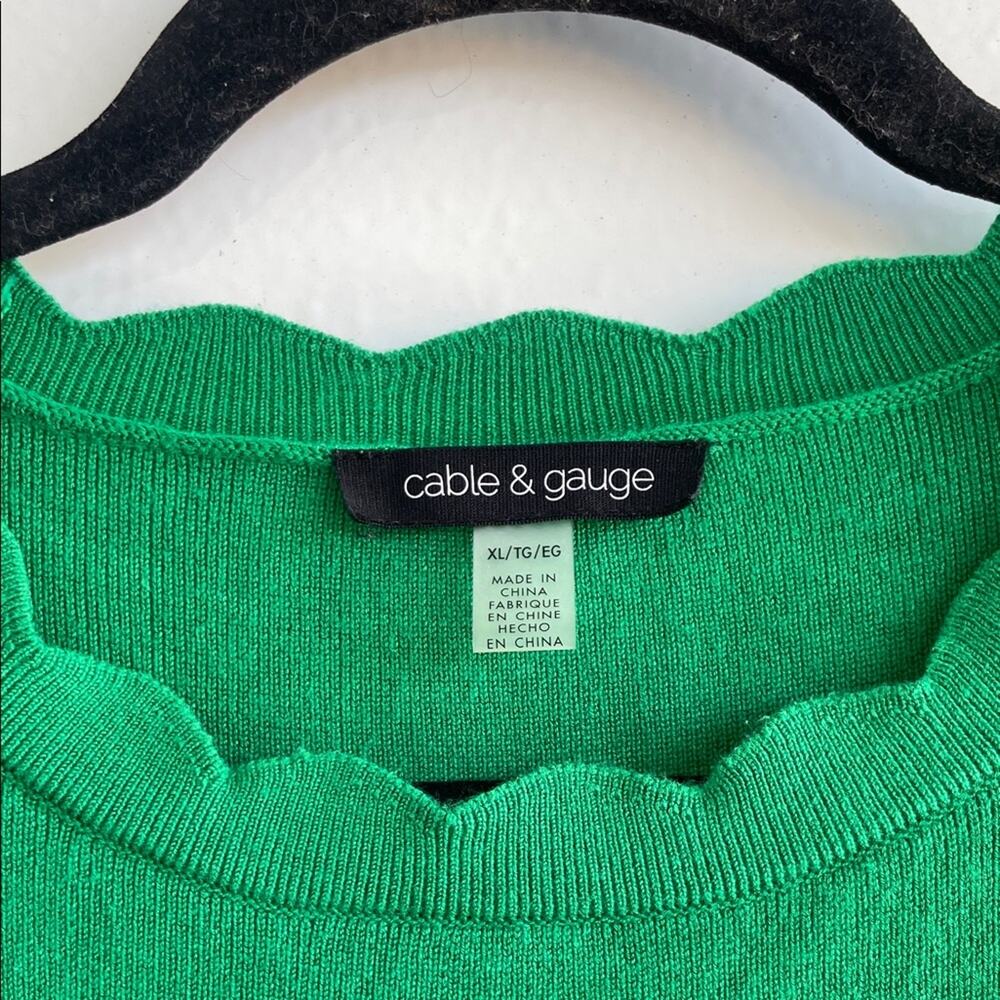 Emerald Green Scalloped Sleeveless Sweater - Picture 2 of 4
